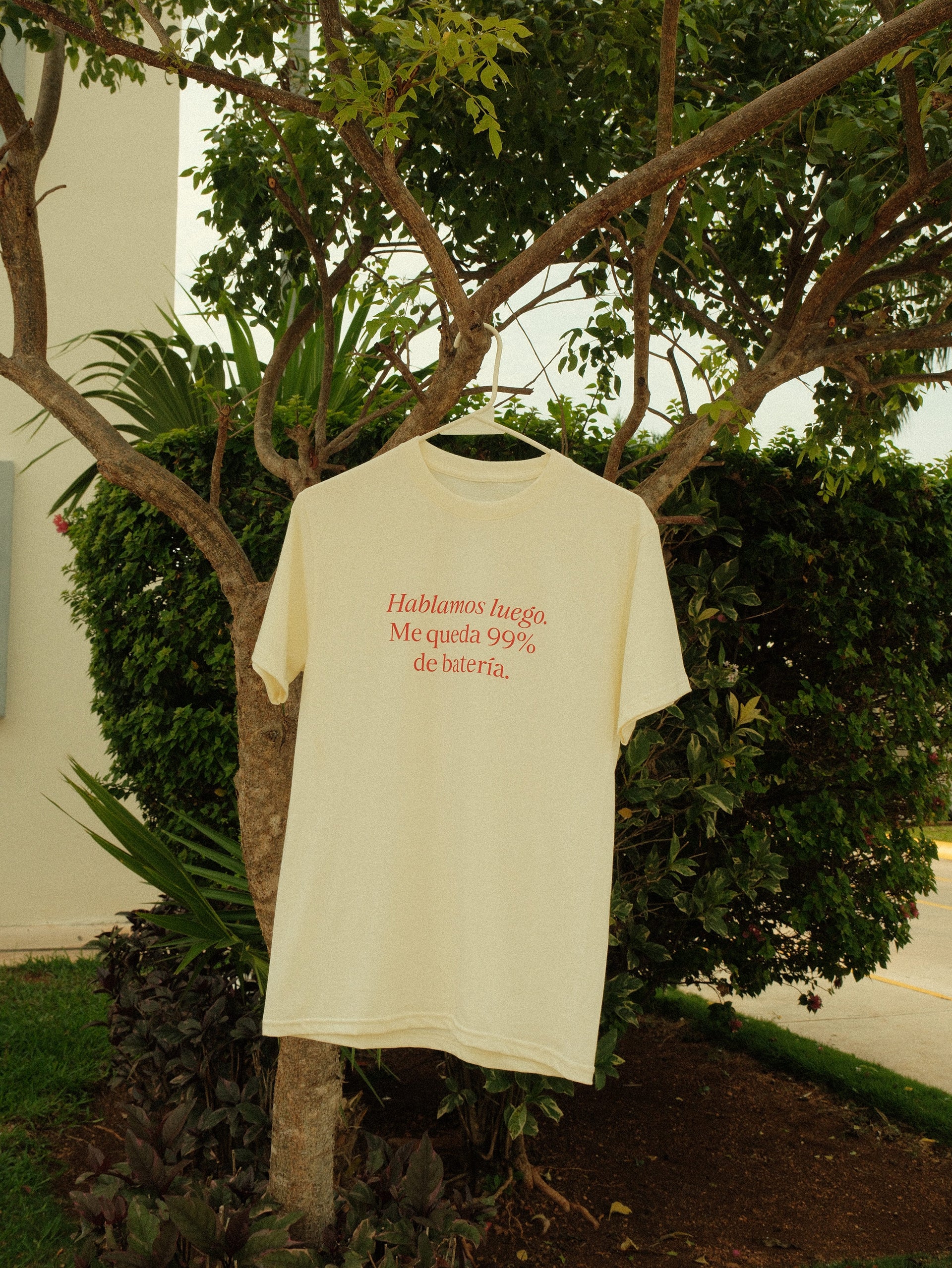 Short sleeve t-shirt "Hablamos luego"