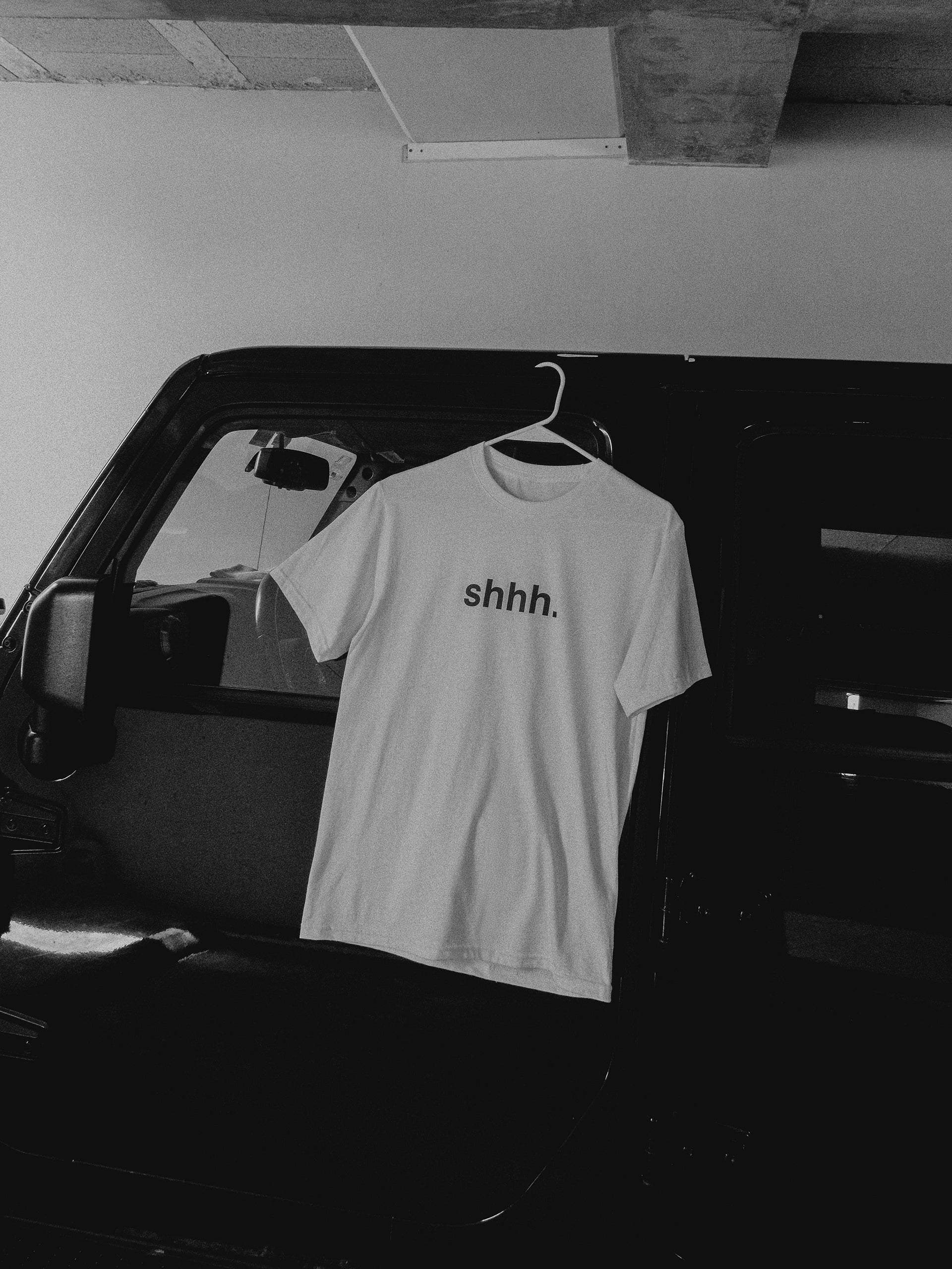 Short sleeve t-shirt "Shhh"